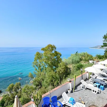 2 Bedroom Lovely In Apartment Parghelia