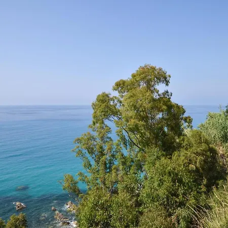 2 Bedroom Lovely In Apartamento Parghelia