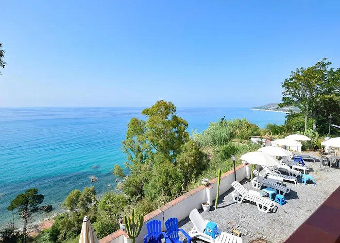 2 Bedroom Lovely In Apartamento Parghelia